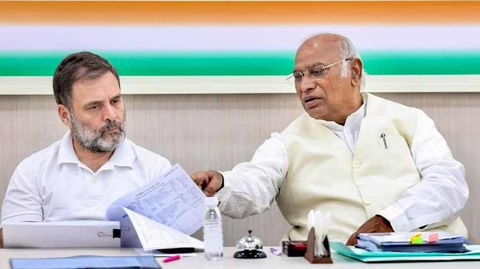 झारखंड कांग्रेस में कलह- विधायक दल की अहम बैठक में नहीं पहुंचे कांग्रेस के दो दिग्गज नेता, बड़ी राजनीतिक उलटफेर का संकेत