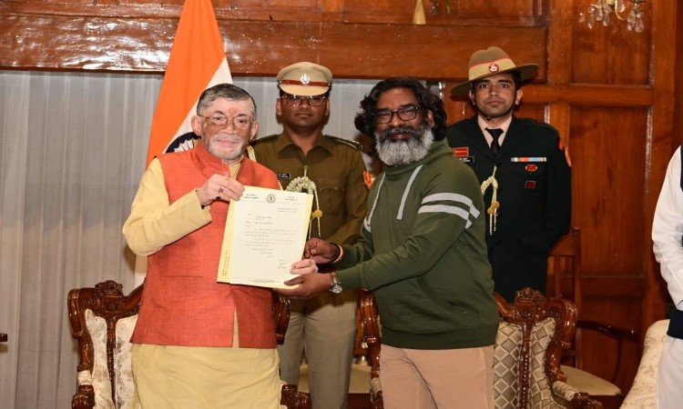 झारखंड में नए मंत्रिमंडल का विस्तार आज राज्यपाल संतोष गंगवार मंत्रियों को दिलाएंगे शपथ