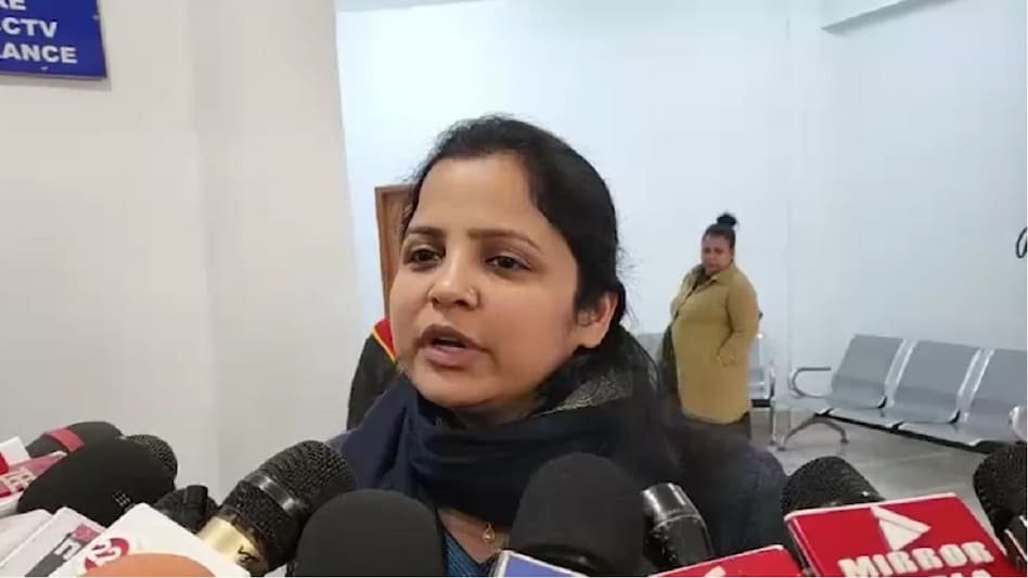 स्कूल में प्रिंसिपल की शर्मनाक हरकत : छात्राओं की शर्ट उतरवाकर भेजा घर, डीसी ने दिए जांच के आदेश   
