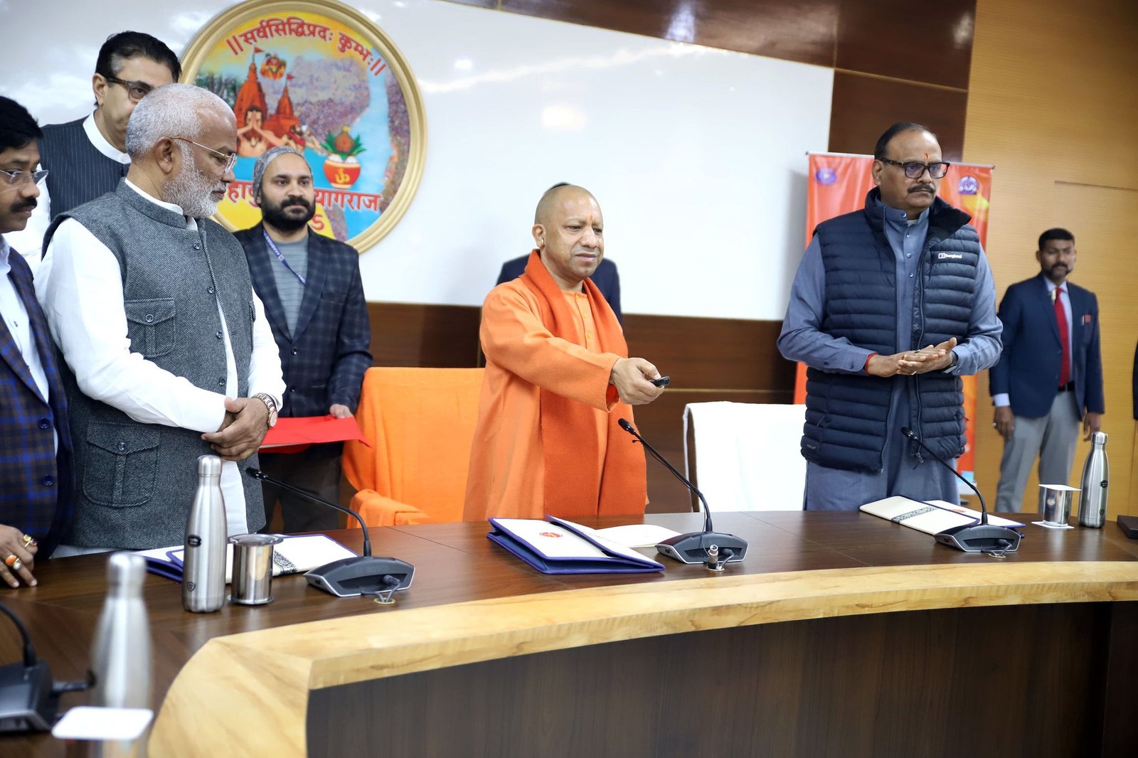 योगी आदित्यनाथ ने किया ‘कुंभवाणी’ FM चैनल का शुभारंभ