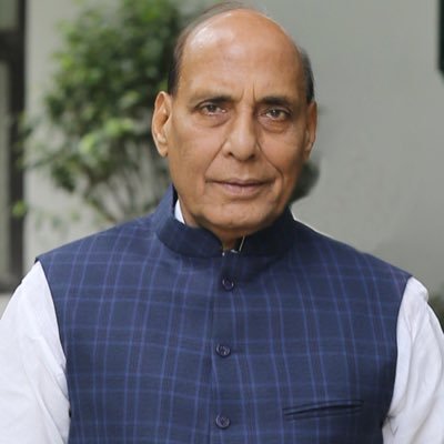 रक्षामंत्री राजनाथ सिंह का प्रयागराज दौरा: संगम तट पर आस्था की डुबकी और पूजन का आयोजन