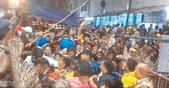 तिरुपति में हादसा: तिरुपति भगदड़ में 6 श्रद्धालुओं की दर्दनाक मौत, कई घायल, दिए गए जांच के आदेश