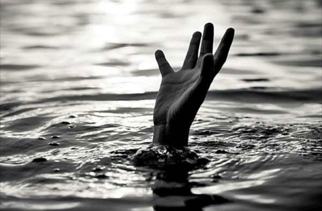 चतरा: डूबते दोस्त को बचाने के प्रयास में युवक की मौत, एक सुरक्षित