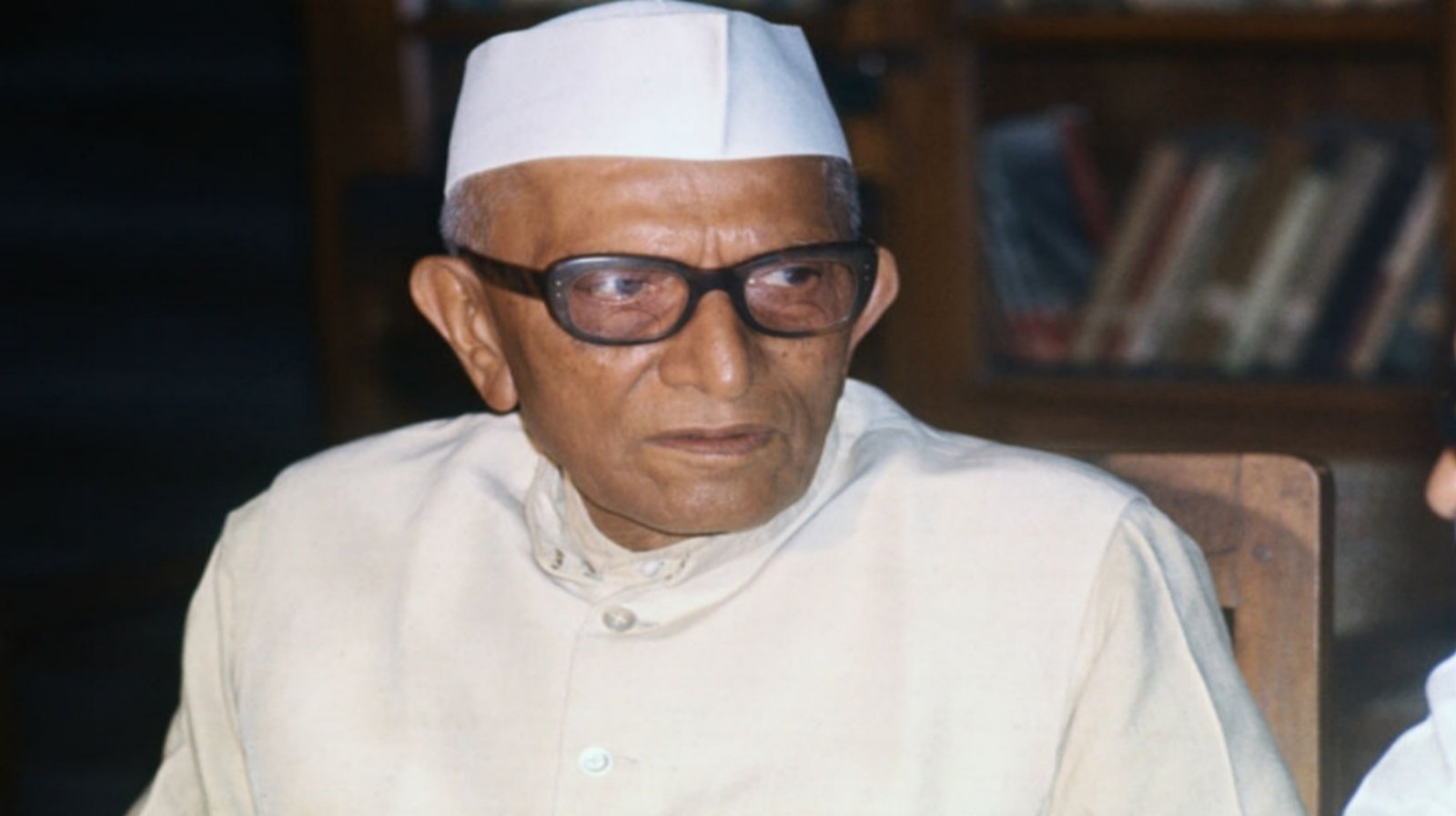 भारत के अनोखे प्रधानमंत्री: 4 साल में एक बार आता था जन्मदिन, 99 साल जिए और खुद का मूत्र पीते थे?