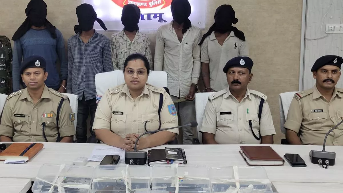 Palamu SP का एक्शन: लापरवाही और टॉर्चर केस में 2 थाना प्रभारी सस्पेंड!