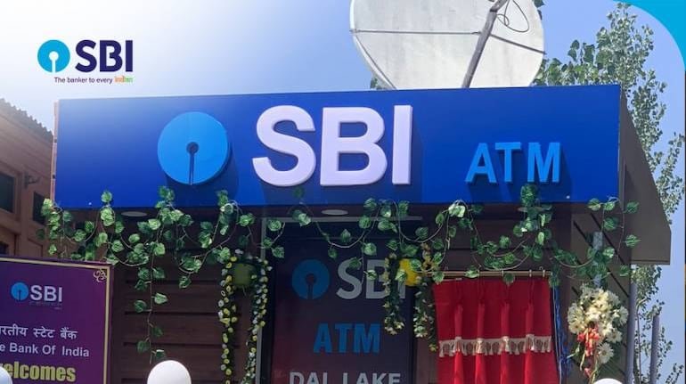 1 मई से ATM से पैसा निकालना होगा महंगा! जानिए बढ़ी हुई फीस और कारण