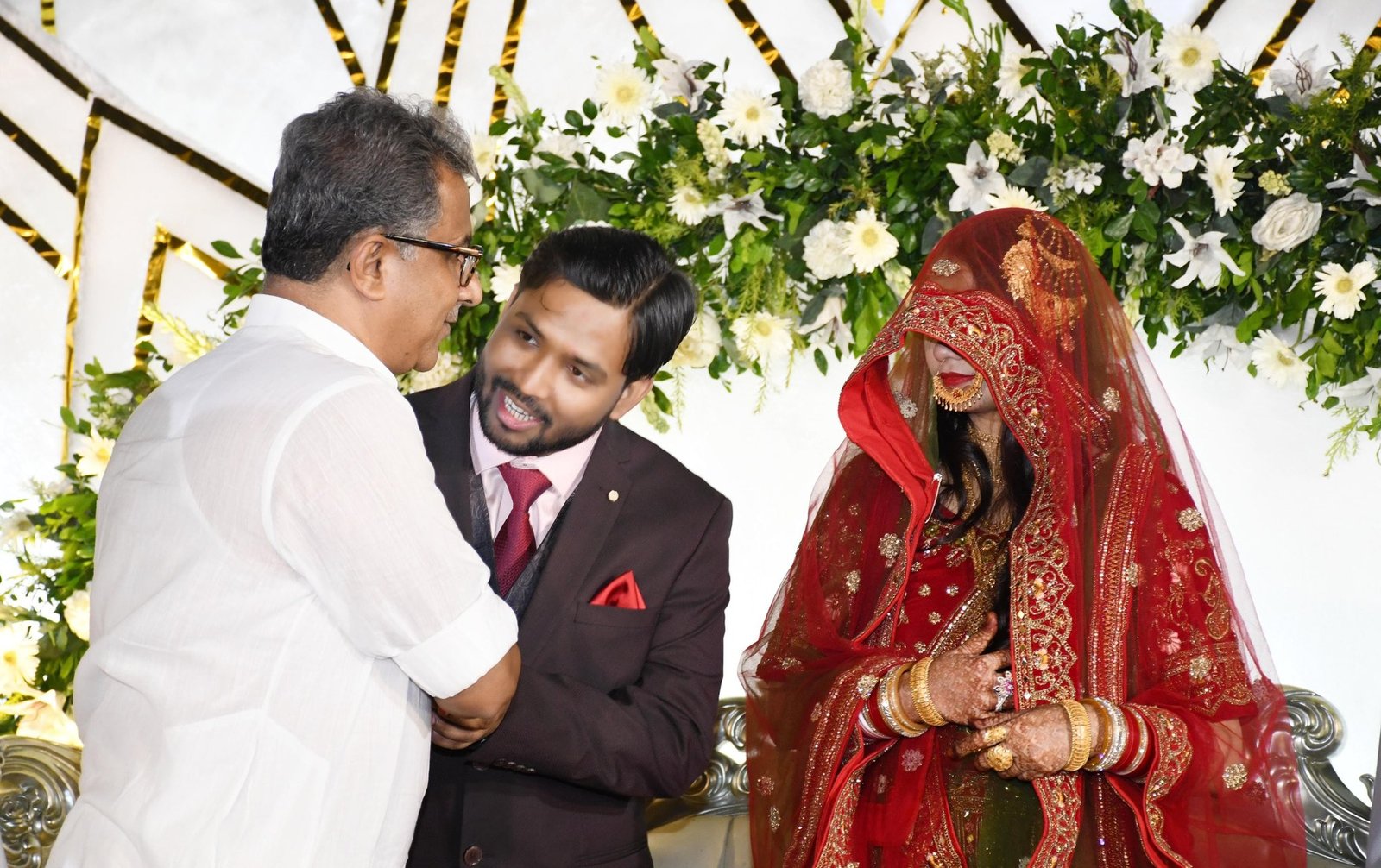 खान सर की पत्नी की पहली झलक ने मचाया सोशल मीडिया पर धमाल, भव्य रिसेप्शन में दिग्गजों का लगा तांता